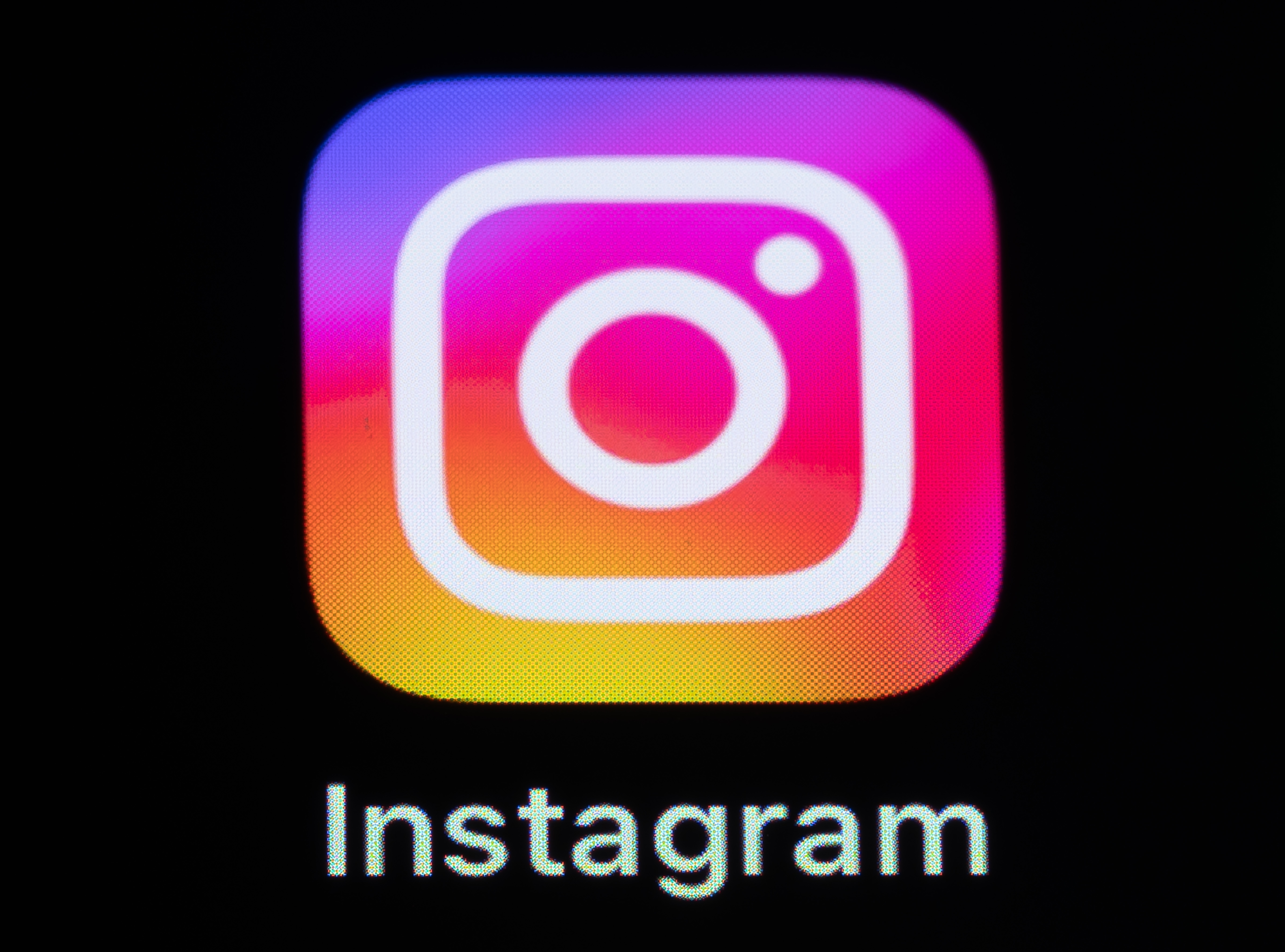 Meta Thử Nghiệm Tính Năng Tạo Bình Luận Bằng AI Trên Instagram